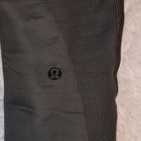 Lululemon Ribbed Yoga Pant - Picture 6 of 9